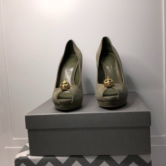 Alexander McQueen Shoes - Alexander McQueen skull Pumps